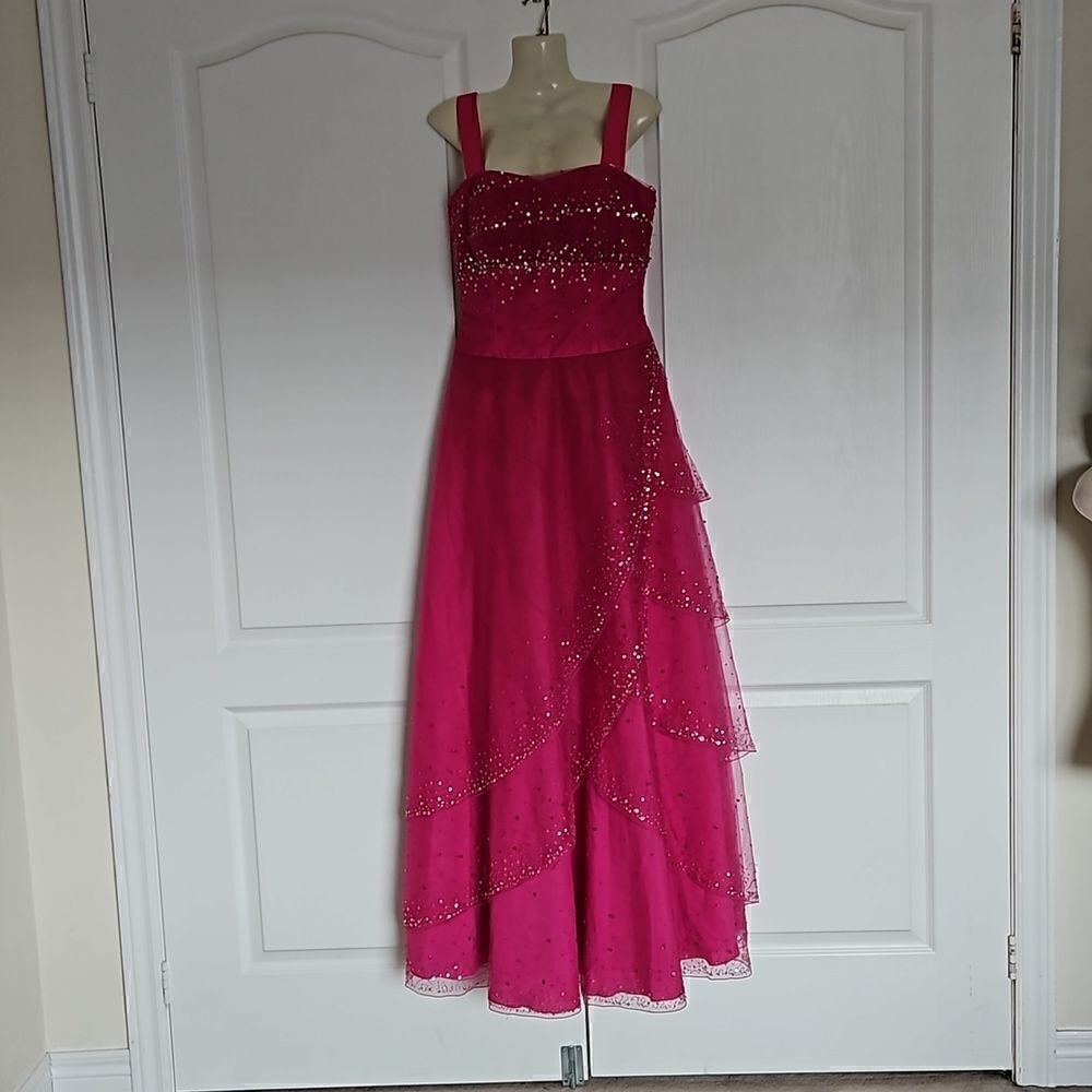 Le Gala By Mon Cheri Ladies Ball Gown With Layered, Sequence & Beaded Hot Pink 6